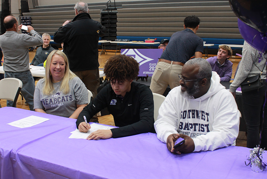 Maeson Tunley flanked by his parents during the National Signing Day ceremony on Feb. 7, 2024. Tunley signed to play for Southwest Baptist University. He will join teammate Myles Carson in Bolivar, Mo.