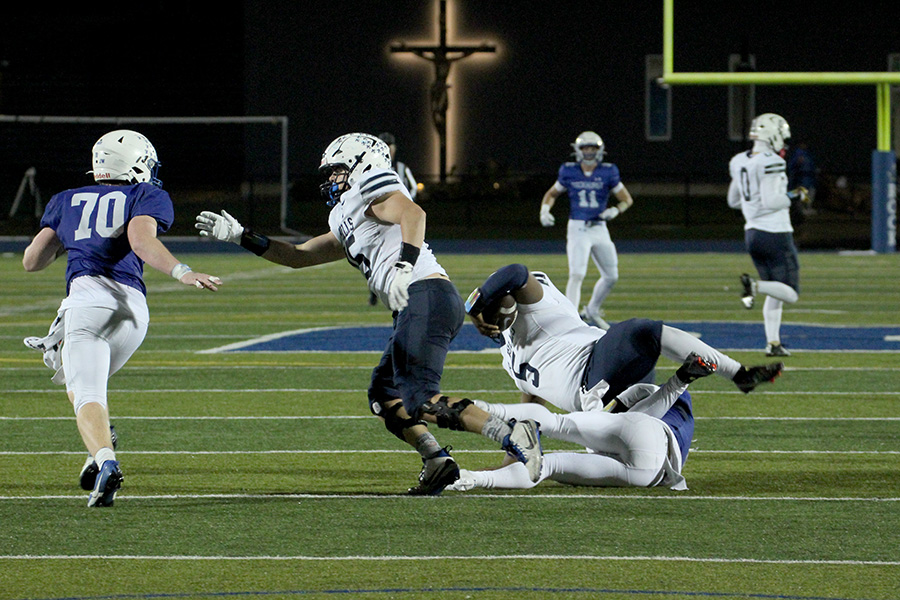 Junior defensive back Blake Thomas pulls St. Louis University High quarterback Kyren Eleby down for the sack during the second half of their game on Oct. 24, 2025. Despite giving up three inches and 100 pounds in size, Thomas took Eleby down to force a SLUH punt.